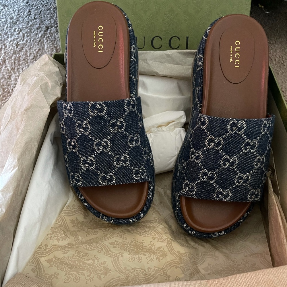Authentic 💯 Gucci Slides 2021
